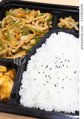 美味的中國青椒豬肉便當 美味的中國青椒豬肉便當 133981040