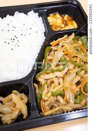 美味的中國青椒豬肉便當 美味的中國青椒豬肉便當 133981041