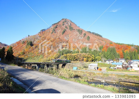 Autumn leaves on Mount Gamo and the Tadami Line Autumn leaves on Mount Gamo and the Tadami Line 133981093