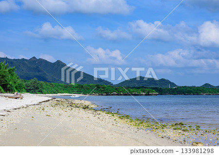 Spend your summer time on the beach of Ishigaki Island, surrounded by beautiful green mountains and blue skies Spend your summer time on the beach of Ishigaki Island, surrounded by beautiful green mountains and blue skies 133981298