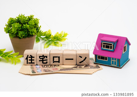 10,000 日元紙幣抵押貸款圖片和房屋模型 133981895