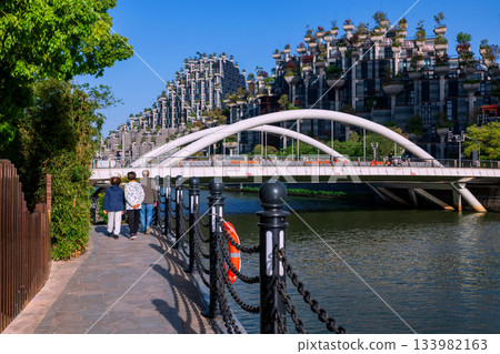 Poeple walk exercise by 1000 trees shopping mall in spring, Shanghai 133982163