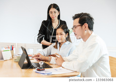 brainstorming, business, businesspeople 133983068