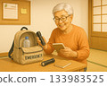 日本客廳裡，老人家正在檢查他們的應急包。 133983525