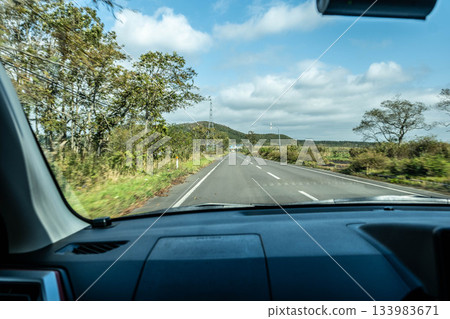 北海道的秋天：無盡的道路和廣闊的藍天 133983671