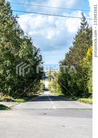 北海道東部：通往秋日天空和壯麗景色的道路 133983881
