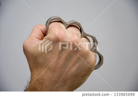 Blow brass knuckles from the bottom up, causing serious bodily harm, a threat to life and health 1 133985899