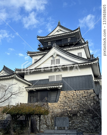 城堡塔樓被秋葉環繞。 133988605