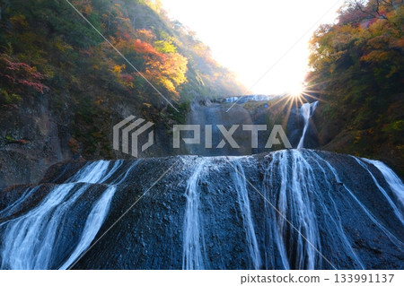 Autumn leaves of Fukuroda Falls 133991137