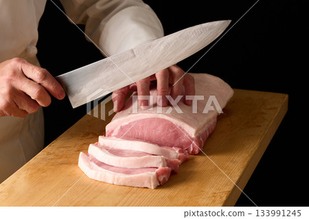 Chef cutting pork loin 133991245
