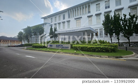 This is Oei Tiong Ham Building at NUS  133992000