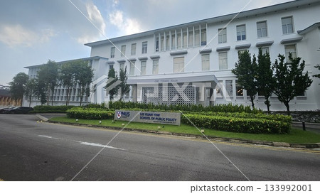 This is Oei Tiong Ham Building at NUS  133992001