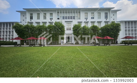 This is Oei Tiong Ham Building at NUS  133992003