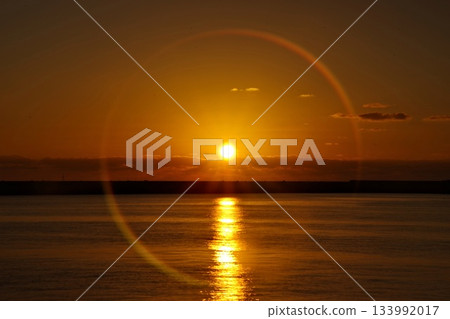 太陽光暈的圖片，即出現在太陽周圍的一圈光環。 133992017