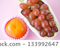 The orange of Fuyu persimmon and the jewel-like red of Queen Rouge (with a cute, sophisticated pink background) - perfect for enjoying the seasons. 133992647