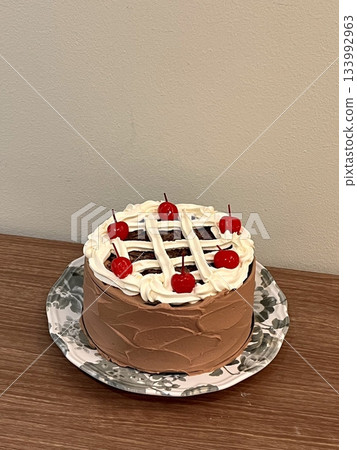 A delicious, fluffy cake with layers of rich flavor, perfect for any occasion. Often topped with frosting or fresh fruits, it's a sweet treat that brings joy to every bite. 133992963