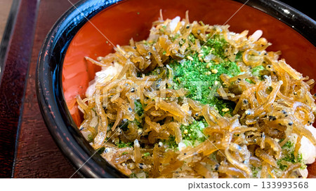 Savory small sardine bowl 133993568