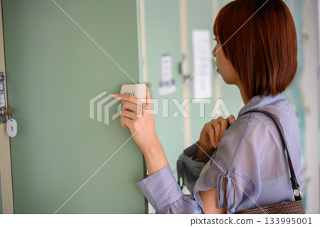 Prepare your luggage in the locker 133995001