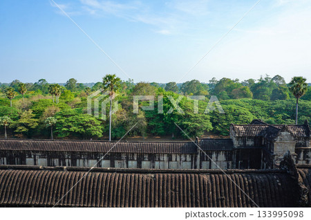 從高處俯瞰吳哥遺址,景色美不勝收。 從高處俯瞰吳哥遺址,景色美不勝收。 133995098