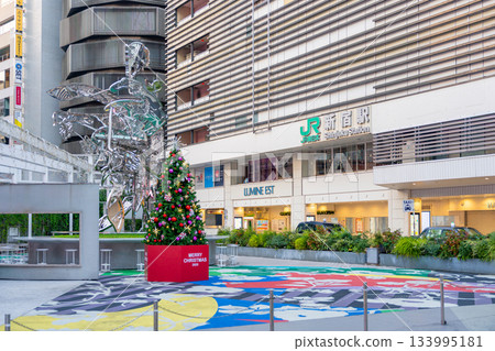 Shinjuku Station 133995181