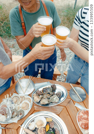 海邊舉杯 133995509