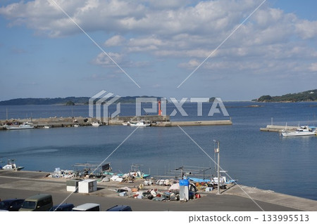 下關市:和久漁港,毗鄰北浦街道豐北站,可遠眺角島大橋和鳩島。 下關市:和久漁港,毗鄰北浦街道豐北站,可遠眺角島大橋和鳩島。 133995513