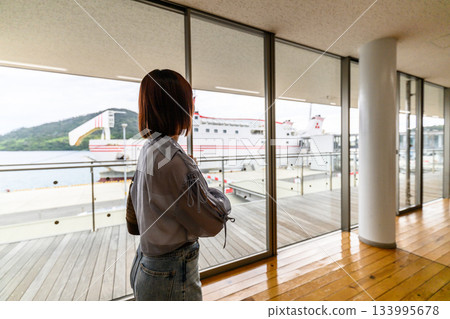 Island Trip Harbor Window 133995678