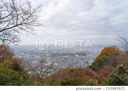 The view from the observation deck at the summit of Mt. Iimori in Kawachi (Daito City, Osaka Prefecture) 133995872