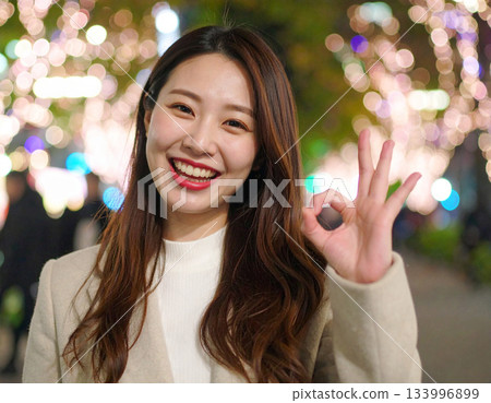 發布好標誌的小姐 133996899