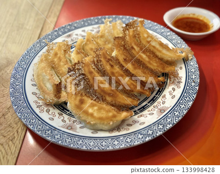 Chinese cuisine/fried dumplings 133998428