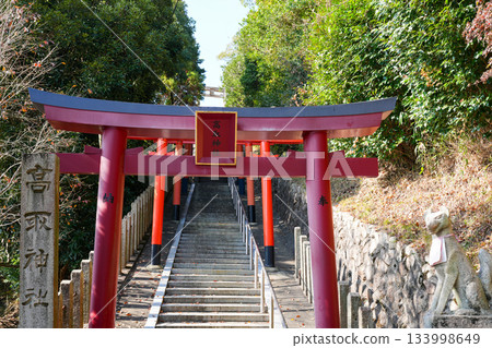 Mount Takatori and Takatori Shrine (Kobe City, Hyogo Prefecture), the setting for Jiro Nitta's novel "The Solitary Man" Mount Takatori and Takatori Shrine (Kobe City, Hyogo Prefecture), the setting for Jiro Nitta's novel "The Solitary Man" 133998649