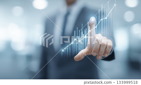 一位商人指著成長曲線 133999518