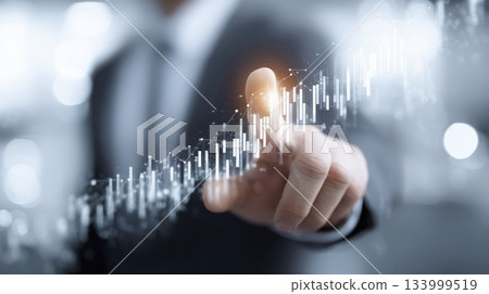 一位商人指著成長曲線 133999519
