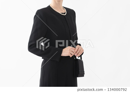 身著喪服的女子 葬禮照片 身著喪服的女子 葬禮照片 134000792
