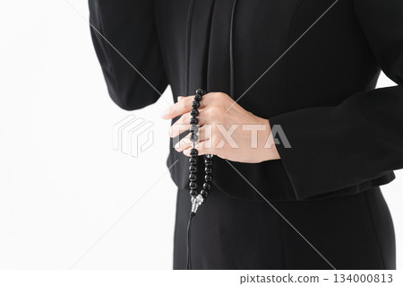 身著喪服的女子 葬禮照片 134000813