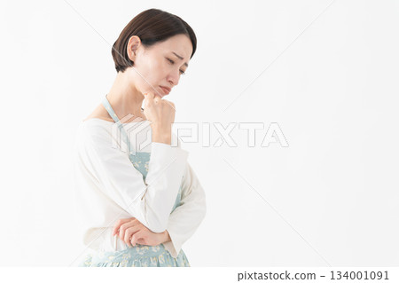 Woman wearing an apron Lifestyle image 134001091