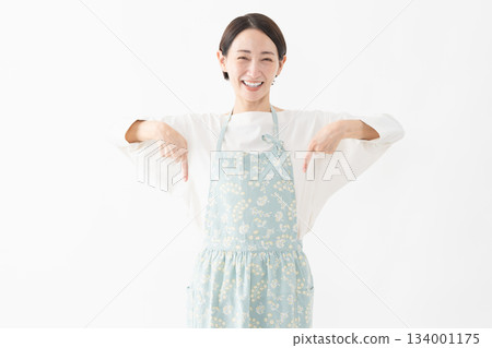 Woman wearing an apron Lifestyle image 134001175