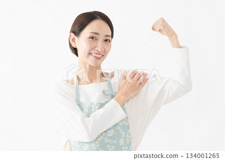 Woman wearing an apron Lifestyle image Woman wearing an apron Lifestyle image 134001265