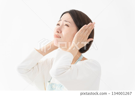 Woman wearing an apron Lifestyle image Woman wearing an apron Lifestyle image 134001267