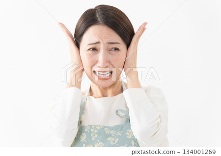 Woman wearing an apron Lifestyle image Woman wearing an apron Lifestyle image 134001269