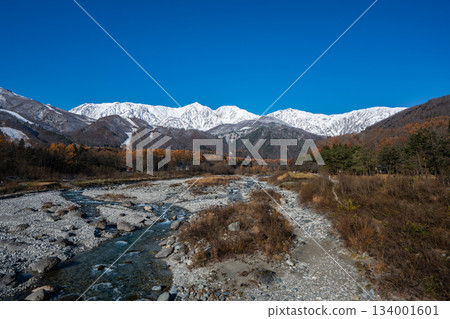 Snow-capped Northern Alps in late autumn, Hakuba Village, Nagano Prefecture Snow-capped Northern Alps in late autumn, Hakuba Village, Nagano Prefecture 134001601