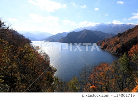 Lake Tagokura in autumn / Tadami Town, Minamiaizu District, Fukushima Prefecture 134001719
