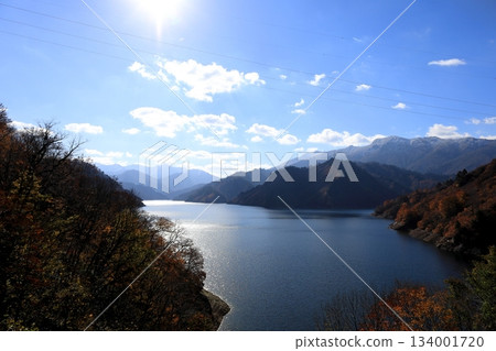 Lake Tagokura in autumn / Tadami Town, Minamiaizu District, Fukushima Prefecture 134001720