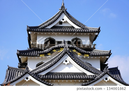 滋賀縣彥根市彥根城，主城牆內的天守閣（東南方向放大圖）（深秋） 134001862