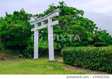 感受石垣島的微風，遠眺出雲大社先島本社和鳥居。 134002008