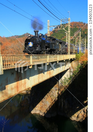 Crossing the Kinugawa Bridge in late autumn... [SL Taiju] No. 2 C11207 134003223