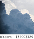 積雨雲和雷雲籠罩的壯麗天空 | 天氣、自然、背景、氣象學、天空紋理 134003329