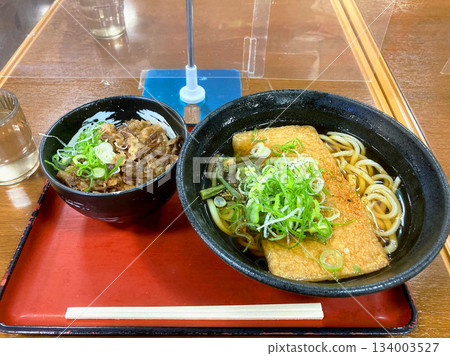 Kitsune udon and rice dishes 134003527