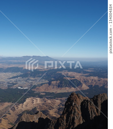 從阿蘇山頂峰眺望的景色 134004884