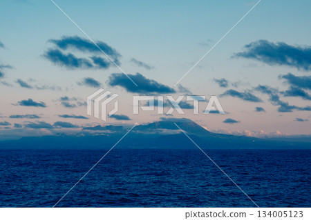 在海上日落 134005123